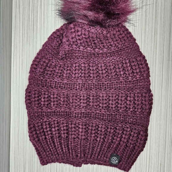 NWT Treasure & Bond Maroon Chunky Knit Pom Beanie - Picture 8 of 9